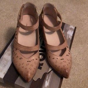 Rovers, beige, 1” heel, ankle strap